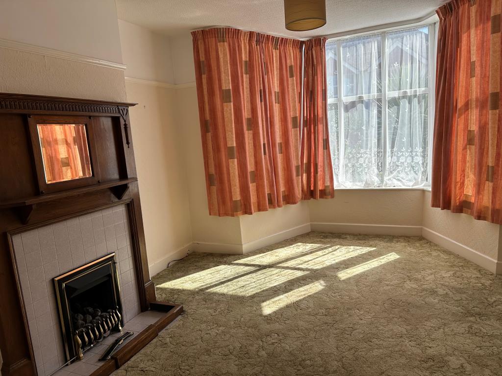 Lot: 149 - THREE-BEDROOM SEMI-DETACHED HOUSE - Living room with bay window